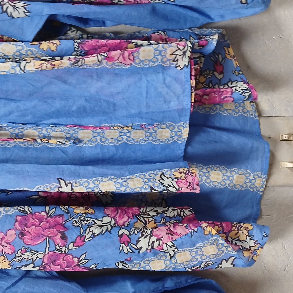 Free People Elena Size Medium Blue and Pink Floral Flowy Top Lightweight FINAL - Picture 6 of 7